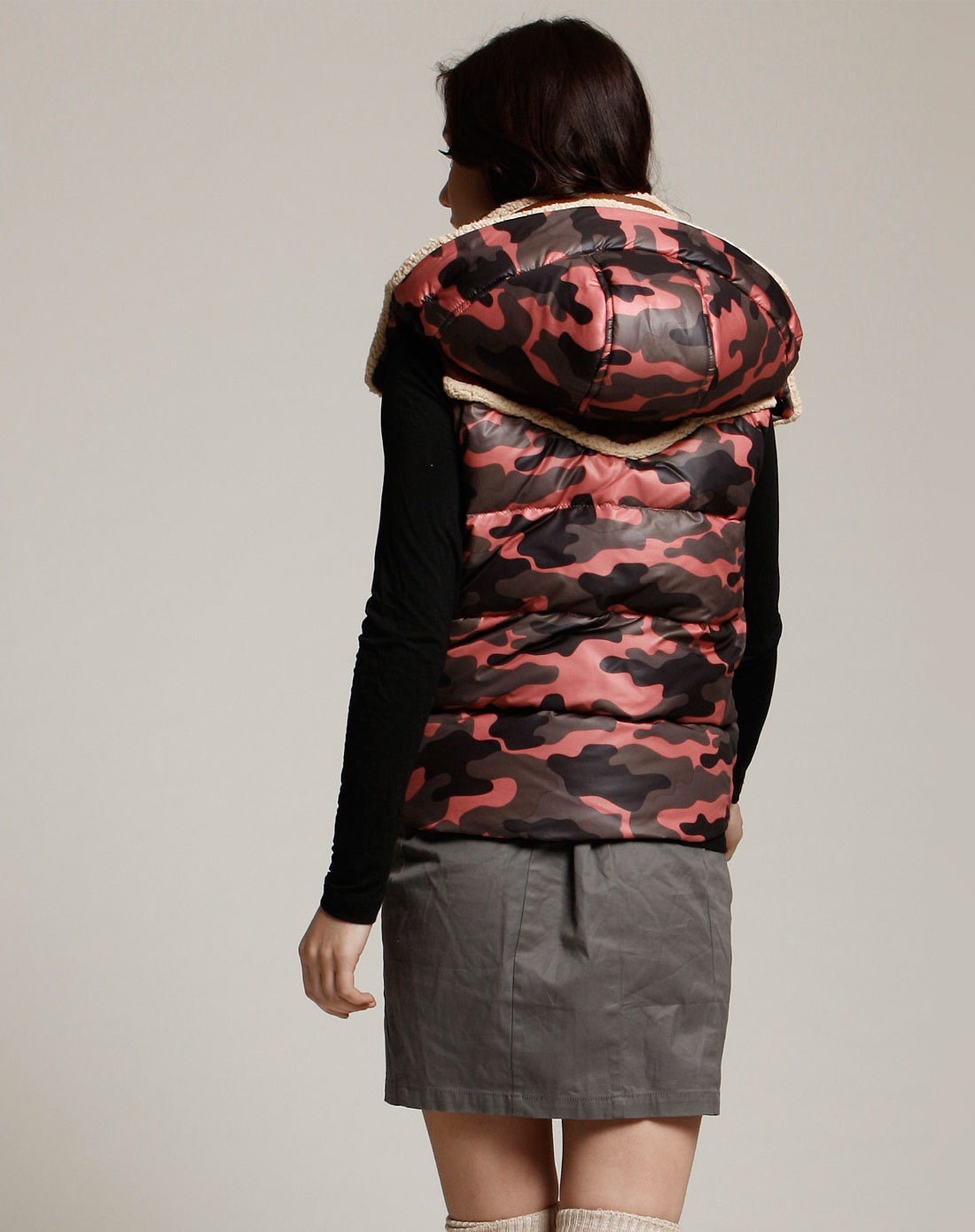 女款红迷彩<em>羽绒服马甲</em>-<em>唯品会</em>Pad版