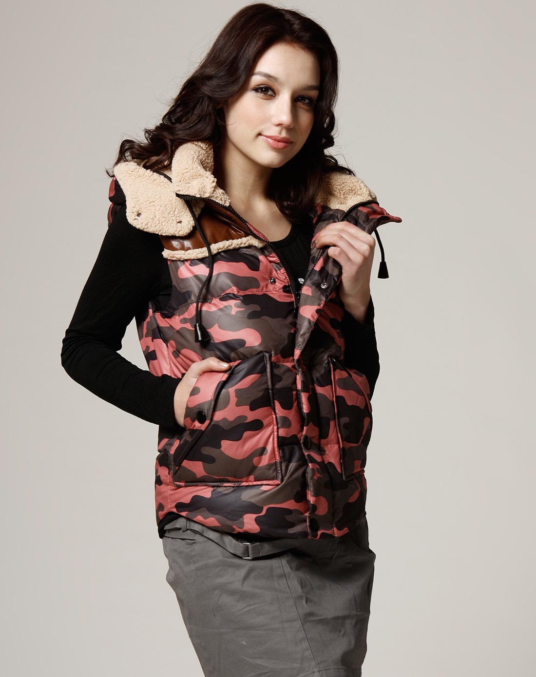 女款红迷彩<em>羽绒服马甲</em>-<em>唯品会</em>Pad版