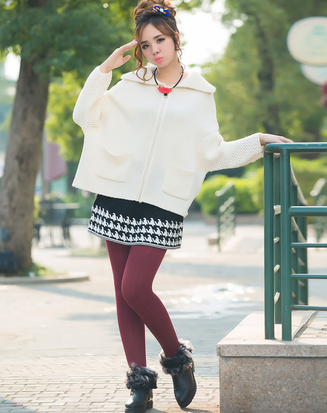 <em>米白色</em>翻领<em>蝙蝠</em>袖女款<em>针织开衫</em>-唯品会Pad版