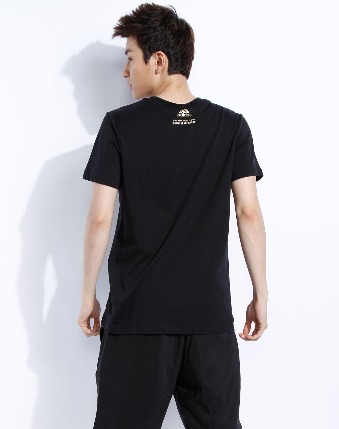 阿迪达斯adidas男款黑色短袖t恤2