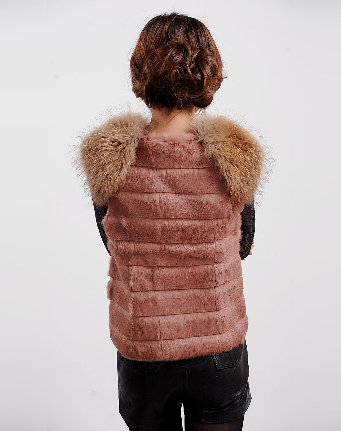 灰<em>粉色</em>兔毛时尚<em>中款马夹</em>-唯品会Pad版