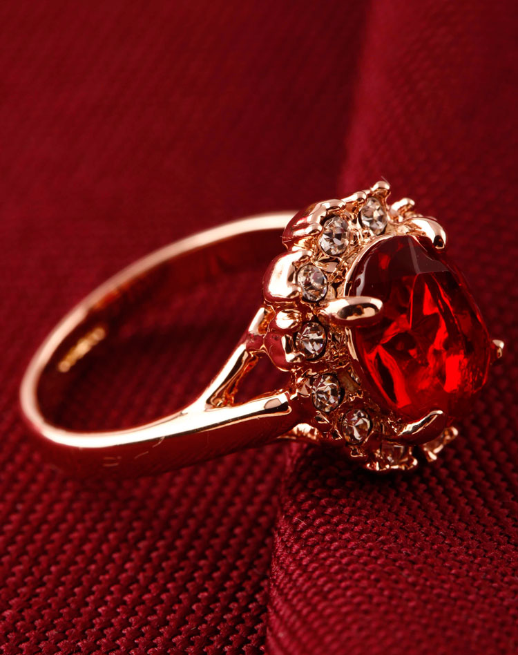 金色皇冠红水晶戒指